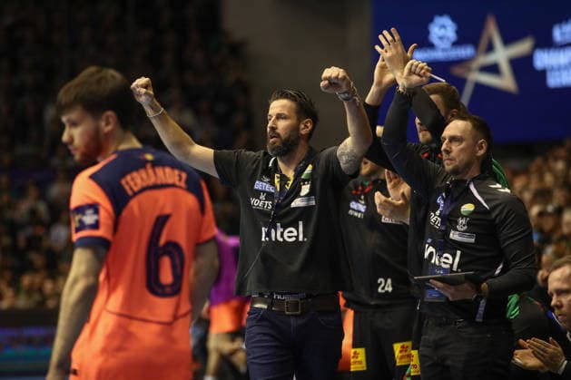 05.03.2026, xtgx, Handball, EHF Champions League, SC Magdeburg - FC Barcelona, Barca v.l. Bennet Wiegert (Magdeburg, Trainer) Jubel, Torjubel, jubelt ueber das Tor, celebrate the goal, celebration Magdeubrg