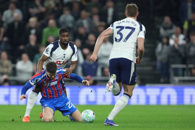 Tottenham Hotspur v Crystal Palace - Premier League Jorgen Strand Larsen of Crystal Palace and Kevin Danso of Tottenham Hotspur challenge during the Premier League match between Tottenham Hotspur and Crystal Palace at Tottenham Hotspur Stadium on March 5, 2026 in London, England. WARNING! This Photograph May Only Be Used For Newspaper And Or Magazine Editorial Purposes. May Not Be Used For Publications Involving 1 player, 1 Club Or 1 Competition Without Written Authorisation From Football DataCo Ltd. For Any Queries, Please Contact Football DataCo Ltd on +44 (0) 207 864 9121 London Tottenham Hotspur Stadium England United Kingdom Copyright: xAllstarxPicturexLibraryxLtdx