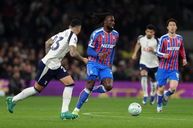 5th March 2026; Tottenham Hotspur Stadium, London, England; Premier League Football, Tottenham Hotspur versus Crystal Palace; Evann Guessand of Crystal Palace feels pressure from Pedro Porro of Tottenham Hotspur  HenningxvonxJagow