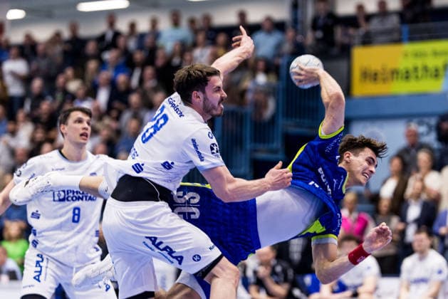 DAIKIN Handball-Bundesliga VfL Gummersbach - TBV Lemgo Lippe; 05.03.2026 Julian Köster (VfL Gummersbach, 7) wirft sein 500. Bundesligator, Tim Suton (TBV Lemgo Lippe, 23) DAIKIN Handball-Bundesliga VfL Gummersbach - TBV Lemgo Lippe; Gummersbach, Schwalbe arena am 05.03.2026 Copyright: xBEAUTIFULxSPORTS Wunderlx
