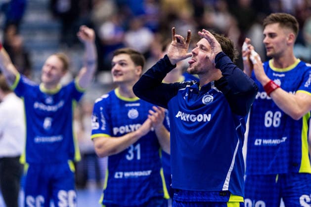 DAIKIN Handball-Bundesliga VfL Gummersbach - TBV Lemgo Lippe; 05.03.2026 Jubel bei den Spielern des VfL Gummersbach nach dem wichtigen Sieg gegen TBV Lemgo Lippe Kentin Mahe (VfL Gummersbach, 22) macht Grimassen für seine Kinder DAIKIN Handball-Bundesliga VfL Gummersbach - TBV Lemgo Lippe; Gummersbach, Schwalbe arena am 05.03.2026 Copyright: xBEAUTIFULxSPORTS Wunderlx