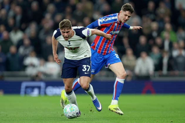 Tottenham Hotspur v Crystal Palace - Premier League Jorgen Strand Larsen of Crystal Palace and Micky van de Ven of Tottenham Hotspur challenge during the Premier League match between Tottenham Hotspur and Crystal Palace at Tottenham Hotspur Stadium on March 5, 2026 in London, England. WARNING! This Photograph May Only Be Used For Newspaper And Or Magazine Editorial Purposes. May Not Be Used For Publications Involving 1 player, 1 Club Or 1 Competition Without Written Authorisation From Football DataCo Ltd. For Any Queries, Please Contact Football DataCo Ltd on +44 (0) 207 864 9121 London Tottenham Hotspur Stadium England United Kingdom Copyright: xAllstarxPicturexLibraryxLtdx