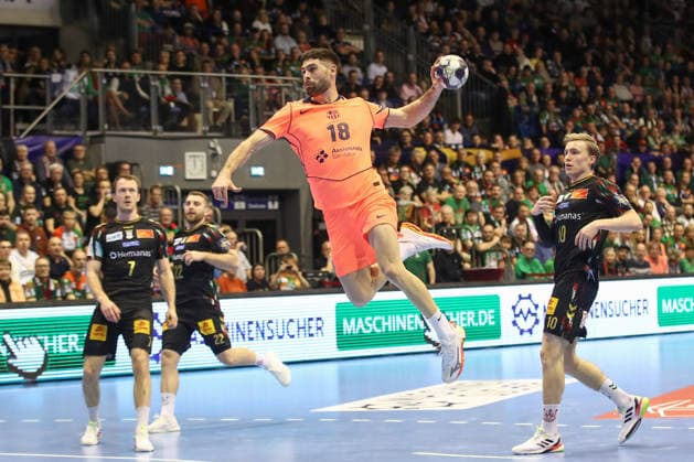 05.03.2026, xtgx, Handball, EHF Champions League, SC Magdeburg - FC Barcelona, Barca v.l. Blaz Janc (Barcelona, 18) wirft Tor, Torschuetze, erzielt Tor, Treffer, scores the goal Magdeubrg