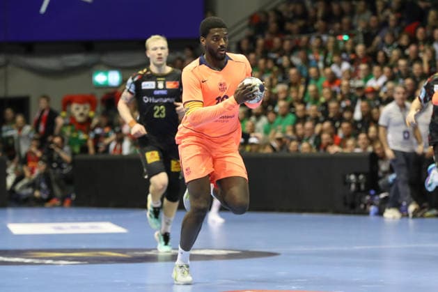 05.03.2026, xgox, Handball - EHF Champions League SC Magdeburg - FC Barcelona, Barca v.l. Dika Mem (Barcelona, 10) am Ball, plays the ball Magdeburg