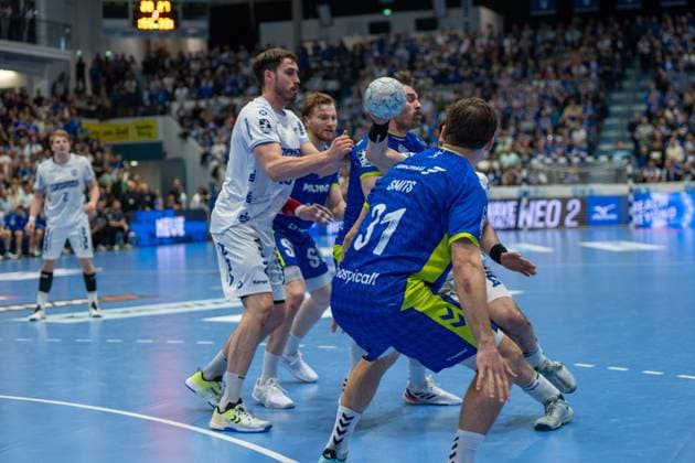 Hendrik Wagner, Rueckraum (TBV Lemgo Lippe 28), Kay Smits, Rueckraum, (VfL Gummersbach 31), VfL Gummersbach vs. TBV Lemgo Lippe, Daikin Handball Bundesliga, Herren , 24. Spieltag, 05.03.2026 Gummersbach NRW Deutschland