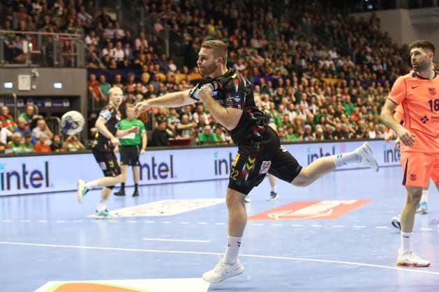 05.03.2026, xtgx, Handball, EHF Champions League, SC Magdeburg - FC Barcelona, Barca v.l. Lukas Mertens (Magdeburg, 22) wirft Tor, Torschuetze, erzielt Tor, Treffer, scores the goal Magdeubrg