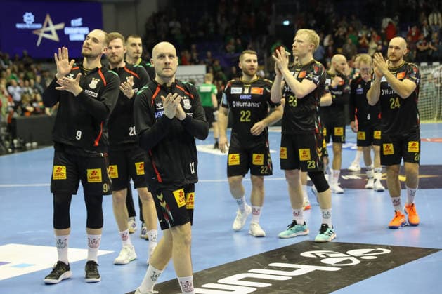 05.03.2026, xgox, Handball - EHF Champions League SC Magdeburg - FC Barcelona, Barca v.l. Magdeburg um Daniel Pettersson (Magdeburg, 11) enttaeuscht, schaut enttaeuscht, niedergeschlagen, disappointed Magdeburg