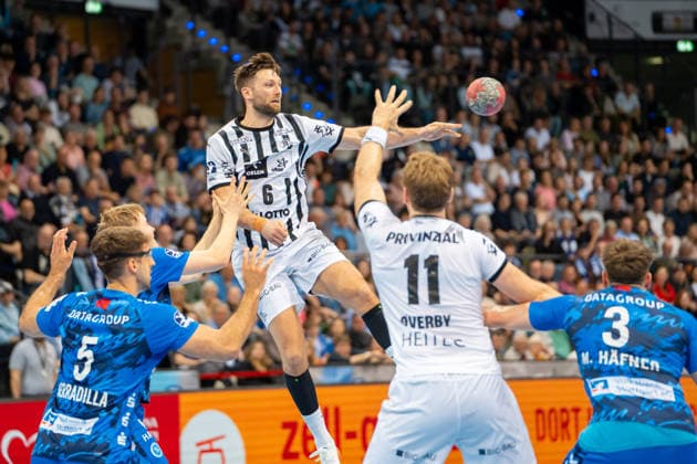 Handball I Herren I Saison 2025-2026 I Bundesliga I 24. Spieltag I TVB Stuttgart - THW Kiel I 05.03.2026 Harald Reinkind (6, THW Kiel) in der Luft Stuttgart Porsche Arena Baden-Württemberg Deutschland Copyright: xLobeca MaxxPetershansx