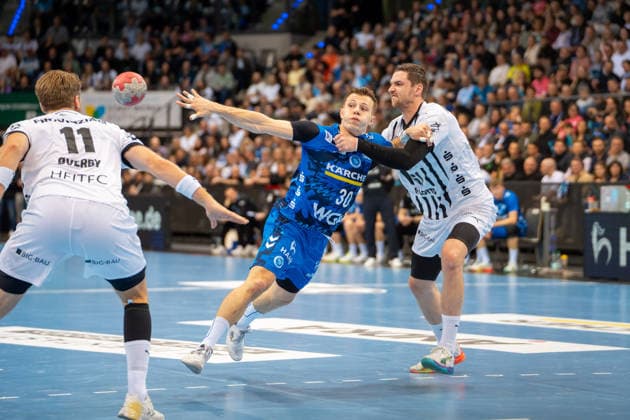 Handball I Herren I Saison 2025-2026 I Bundesliga I 24. Spieltag I TVB Stuttgart - THW Kiel I 05.03.2026 Marco Mengon (30, TVB Stuttgart) verteidigt von Hendrik Pekeler (61, THW Kiel) Stuttgart Porsche Arena Baden-Württemberg Deutschland Copyright: xLobeca MaxxPetershansx