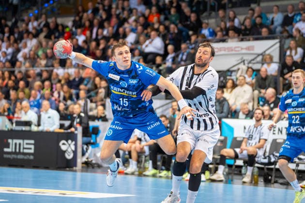 Handball I Herren I Saison 2025-2026 I Bundesliga I 24. Spieltag I TVB Stuttgart - THW Kiel I 05.03.2026 Simone Mengon (15, TVB Stuttgart) im Wurf Stuttgart Porsche Arena Baden-Württemberg Deutschland Copyright: xLobeca MaxxPetershansx