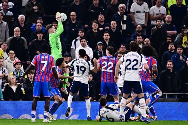 Tottenham Hotspur v Crystal Palace, Premier League Crystal Palace goalkeeper Dean Henderson (1) makes a save during the Premier League match between Tottenham Hotspur and Crystal Palace at Tottenham Hotspur Stadium, London, UK on 5 March 2026. London Tottenham Hotspur Stadium London UK Editorial use only DataCo restrictions apply See www.football-dataco.com , Copyright: xPaulxBockingx PSI-23839-0065