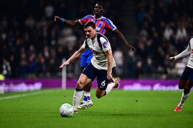 Tottenham Hotspur v Crystal Palace, Premier League Crystal Palace forward IsmaÃ¯la Sarr (7) and Tottenham Hotspur midfielder Joao Palhinha (6) during the Premier League match between Tottenham Hotspur and Crystal Palace at Tottenham Hotspur Stadium, London, UK on 5 March 2026. London Tottenham Hotspur Stadium London UK Editorial use only DataCo restrictions apply See www.football-dataco.com , Copyright: xPaulxBockingx PSI-23839-0084