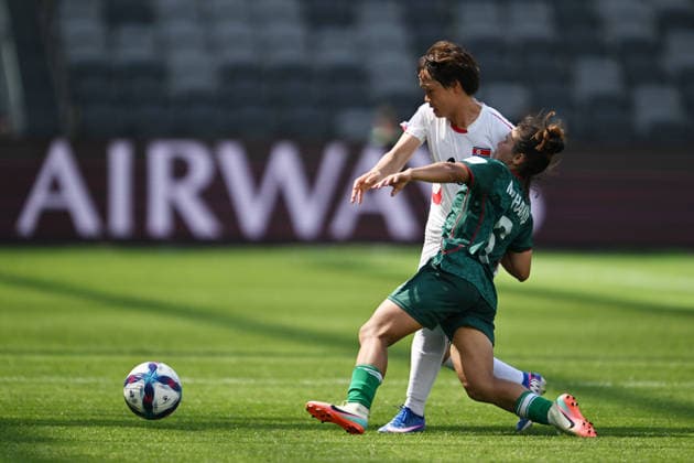 SOCCER ASIAN CUP BANGLADESH NORTH KOREA, Ri Hye Gyong of North Korea and Monika Chakma of Bangladesh during the AFC Women™s Asian Cup Group B match between Bangladesh and North Korea at CommBank Stadium in Sydney, Friday, March 6, 2026. ( NO ARCHIVING, EDITORIAL USE ONLY SYDNEY NEW SOUTH WALES AUSTRALIA  Copyright: xDEANxLEWINSx 20260306196546368379