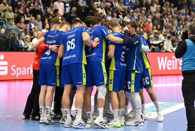 RECORD DATE NOT STATED Die Spieler des VfL Gummersbach bejubeln ihren Heimsieg gegen den TBV Lemgo VfL Gummersbach vs. TBV Lemgo Lippe, Handball, Daikin 1. Bundesliga, 24. Spieltag, Spielzeit 2025-2026, Schwalbe Arena Gummersbach, 05.03.2026 VfL Gummersbach vs. TBV Lemgo Lippe, Handball, Daikin 1. Bundesliga, 24. Spieltag, Spielzeit 2025-2026, Schwalbe Arena Gummersbach, 05.03.2026 Gummersbach Copyright: xEibner-Pressefoto JuergenxAugstx EP_JAT