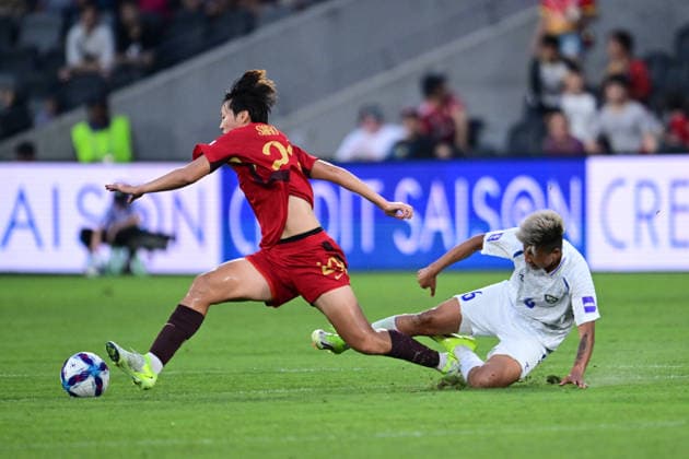 SOCCER ASIAN CUP UZBEKISTAN CHINA, Asadova Dilrabo of Uzbekistan slides in to tackle Shao Ziqin of China during the AFC Women™s Asian Cup Group B match between Uzbekistan and China at CommBank Stadium in Sydney, Friday, March 6, 2026. ( NO ARCHIVING, EDITORIAL USE ONLY SYDNEY NEW SOUTH WALES AUSTRALIA  Copyright: xDEANxLEWINSx 20260306128635607221