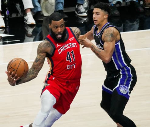 (260306) -- SACRAMENTO, March 6, 2026 -- Saddiq Bey (L) of New Orleans Pelicans dribbles during the 2025-2026 NBA, Basketball Herren, USA regular season basketball game between New Orleans Pelicans and Sacramento Kings in Sacramento, the United States, March 5, 2026. (Photo by Sun Yuxuan Xinhua) (SP)U.S.-SACRAMENTO-BASKETBALL-NBA-PELICANS VS KINGS WuxXiaoling 