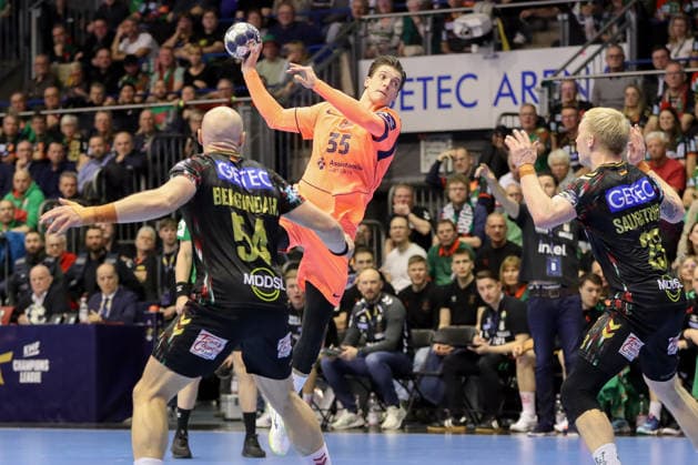 05.03.2026, xgox, Handball - EHF Champions League SC Magdeburg - FC Barcelona, Barca v.l. Domen Makuc (Barcelona, 35) wirft Tor, Torschuetze, erzielt Tor, Treffer, scores the goal Magdeburg