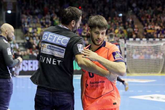 05.03.2026, xgox, Handball - EHF Champions League SC Magdeburg - FC Barcelona, Barca v.l. Bennet Wiegert (Magdeburg, Trainer) und Daniel Fernandez (Barcelona, 6) Magdeburg