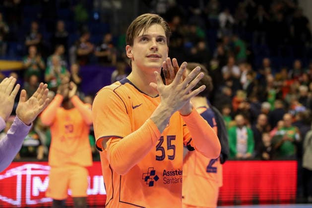05.03.2026, xgox, Handball - EHF Champions League SC Magdeburg - FC Barcelona, Barca v.l. Domen Makuc (Barcelona, 35) Jubel ueber den Sieg, Jubel nach Spielende Magdeburg