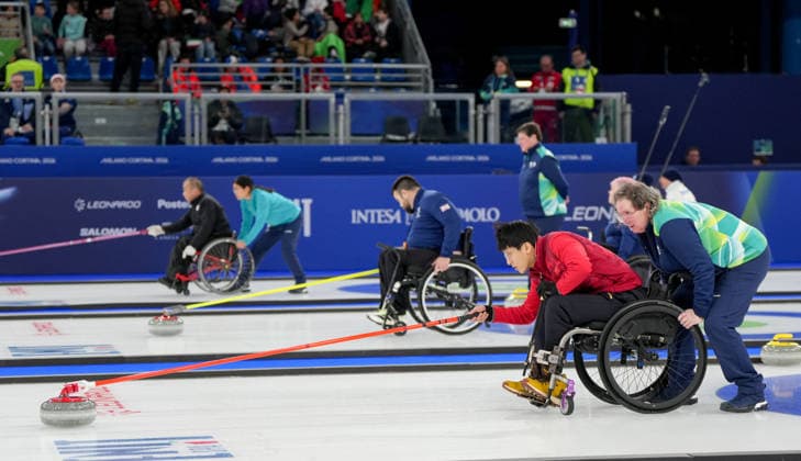 (260306) -- CORTINA D AMPEZZO, March 6, 2026 -- Yang Jinqiao (front L) competes during the wheelchair curling mixed doubles round robin session 4 match between China and South Korea at the Milan-Cortina 2026 Paralympic Winter games, Winterspiele,Spiele, Summer games in Cortina D ampezzo, Italy, March 6, 2026. ) (SP)ITALY-CORTINA D AMPEZZO-PARALYMPIC WINTER GAMES-WHEELCHAIR CURLING-MIXED DOUBLES WangxKaiyan 