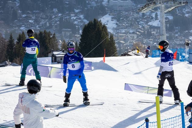 Snowboard Training - Milano Cortina 2026 Winter Olympics: Day - 2 Men and women train for Para Snowboard Cross at Cortina Para Snowboard Park in Cortina D Ampezzo, Italy, on March 6, 2026. At the center are Luchini Jacopo (ITA) and Lee Jehyuk (KOR) Cortina d Ampezzo Italy  Copyright: xMauroxUjettox originalFilename:ujetto-menandwo260306_npbn8.jpg