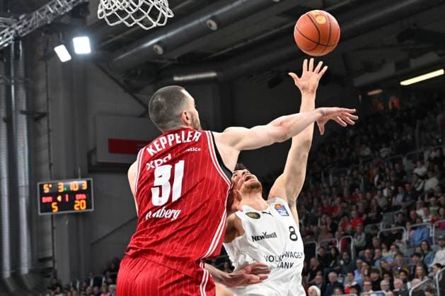 BAMBERG 06.03.2026 --- Basketball ---- easycredit 1. Basketball Bundesliga ---- 22. Spieltag: Bamberg Baskets vs Basketball Löwen Braunschweig --- Daniel Keppeler (31, Bamberg Baskets) gegen Joshua Obiesie (8, Basketball Löwen Braunschweig) Bamberg Baskets vs Basketball Löwen Braunschweig