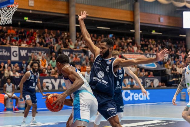 Andrew Harrison (Syntainics MBC, 02) verteidigt einen Angriff der Skyliners Frankfurt Syntainics MBC vs. Skyliners Frankfurt, Basketball, 1. Basketball Bundesliga, 22. Spieltag, Saison 2025 2026, 06.03.2026 Syntainics MBC vs. Skyliners Frankfurt, Basketball, 1. Basketball Bundesliga, 22. Spieltag, Saison 2025 2026, 06.03.2026 Weissenfels Copyright: xEibner-Pressefoto PiaxSchindlerx EP_PSR