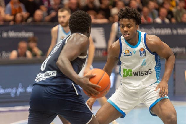 Nahiem Alleyne (Skyliners Frankfurt, 04) verteidigt gegen Khyri Thomas (Syntainics MBC, 00) Syntainics MBC vs. Skyliners Frankfurt, Basketball, 1. Basketball Bundesliga, 22. Spieltag, Saison 2025 2026, 06.03.2026 Syntainics MBC vs. Skyliners Frankfurt, Basketball, 1. Basketball Bundesliga, 22. Spieltag, Saison 2025 2026, 06.03.2026 Weissenfels Copyright: xEibner-Pressefoto PiaxSchindlerx EP_PSR