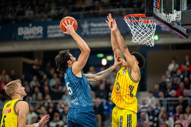 Spielaktion mit Sam Griesel (5; Alba Berlin) am Korb easyCredit BBL: MLP Academics Heidelberg – Alba Berlin - 06.03.2026