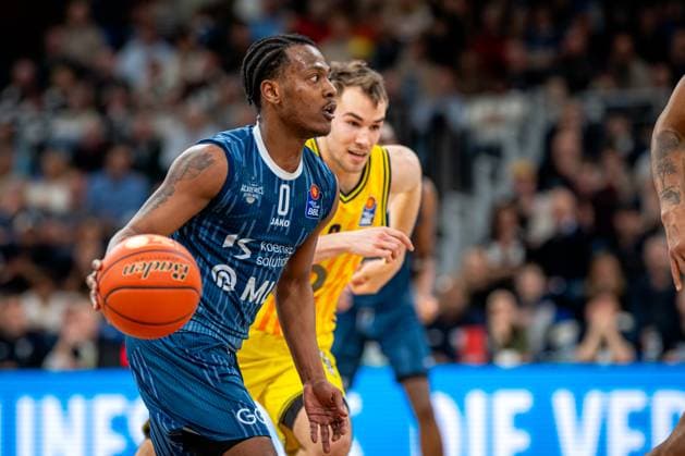 Szene mit DJ Horne (0; MLP Academics Heidelberg) und Malte Delow (6; Alba Berlin) in Aktion auf dem Spielfeld easyCredit BBL: MLP Academics Heidelberg – Alba Berlin - 06.03.2026