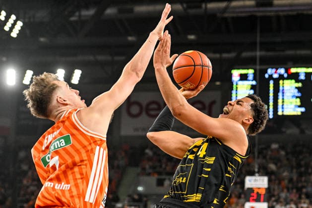 GER, BBL, ratiopharm Ulm vs MHP Riesen Ludwigsburg 06.03.2026, ratiopharm arena, Neu-Ulm, GER, BBL, ratiopharm Ulm vs MHP Riesen Ludwigsburg, im Bild Tobias Brahe Jensen (Ulm, 7), Brandon Tischler (Ludwigsburg, 24)