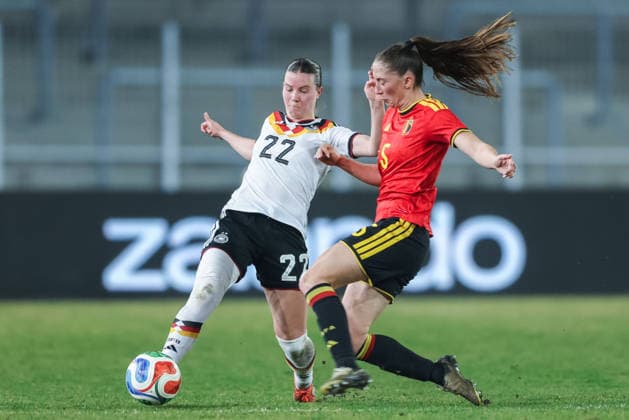 Fußball Frauen U23 Länderspiel Deutschland - Belgien am 06.03.2026 im Lohrheidestadion in Bochum Sarah Mattner-Trembleau ( Deutschland ), links - Fran Meersman ( Belgien ), rechts DFB regulations prohibit any use of photographs as image sequences and or quasi-video. *** Soccer Women U23 international match Germany Belgium on 06 03 2026 at Lohrheidestadion in Bochum Sarah Mattner Trembleau Germany , left Fran Meersman Belgium , right DFB regulations prohibit any use of photographs as image sequences and or quasi video xJRx