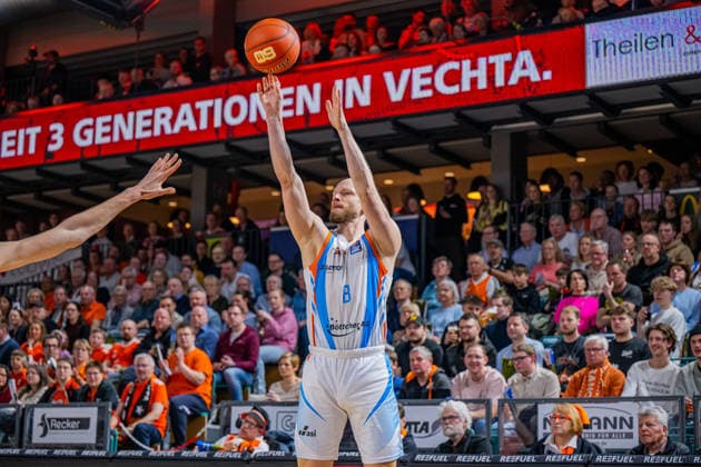1. Basketball Bundesliga, easyCredit BBL, Saison 2025 2026, Herren, Hauptrunde, 22. Spieltag, 06.03.2026, RASTA Vechta - Science City Jena Robin Christen ( 08 - Science City Jena) beim Jumpshot Vechta RASTA Dome Niedersachsen Deutschland