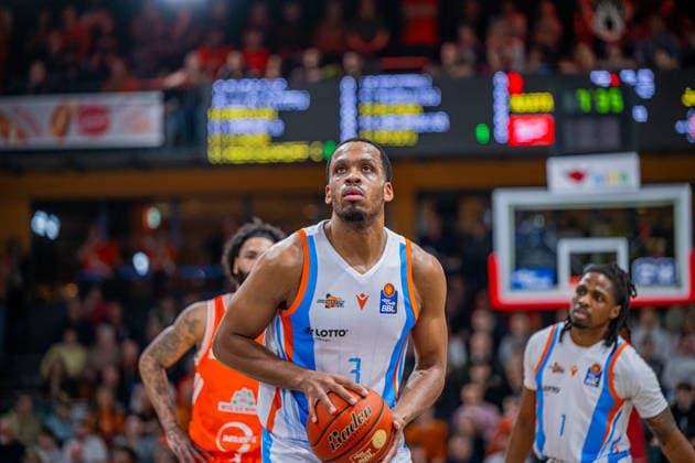 1. Basketball Bundesliga, easyCredit BBL, Saison 2025 2026, Herren, Hauptrunde, 22. Spieltag, 06.03.2026, RASTA Vechta - Science City Jena William McNair Jr. ( 03 - Science City Jena) während der Partie Vechta RASTA Dome Niedersachsen Deutschland