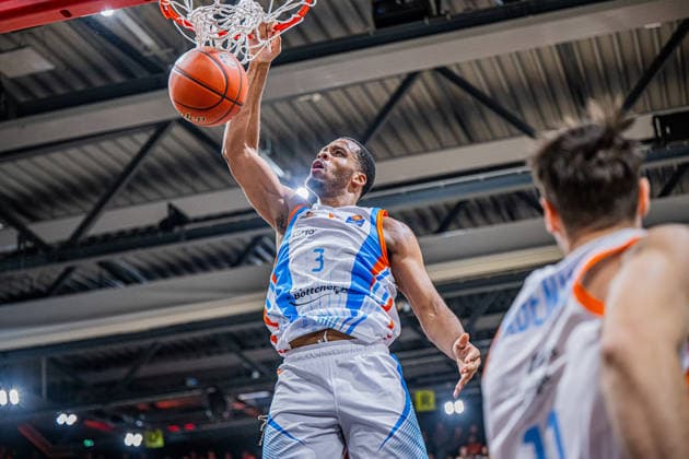 1. Basketball Bundesliga, easyCredit BBL, Saison 2025 2026, Herren, Hauptrunde, 22. Spieltag, 06.03.2026, RASTA Vechta - Science City Jena William McNair Jr. ( 03 - Science City Jena) beim Dunk Vechta RASTA Dome Niedersachsen Deutschland