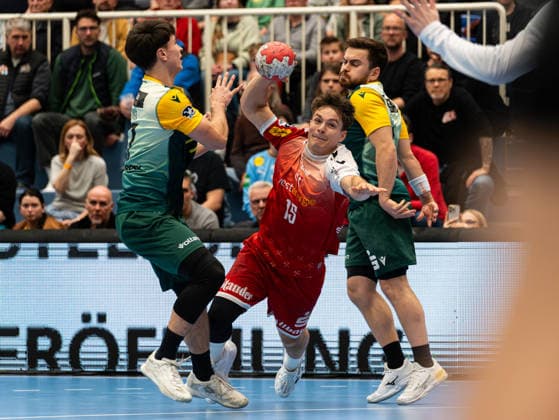 Nils Homscheid (TuSEM Essen, 15) beim Torwurf gegen Luca Richter (VfL Eintracht Hagen, 77) TuSEM Essen vs. VfL Eintracht Hagen, Handball, 2. Bundesliga, 23. Spieltag, Saison 2025 2026, 06.03.2026 TuSEM Essen vs. VfL Eintracht Hagen, Handball, 2. Bundesliga, 23. Spieltag, Saison 2025 2026, 06.03.2026 Essen Copyright: xEibner-Pressefoto DamianxKruczynx EP_DKI