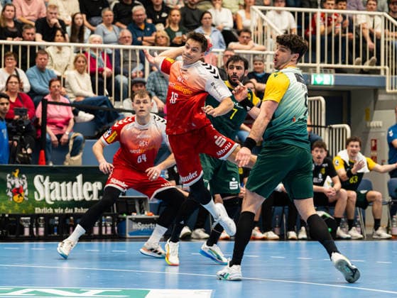 Nils Homscheid (TuSEM Essen, 15) beim Torwurf gegen Tilman Proehl (VfL Eintracht Hagen, 09) TuSEM Essen vs. VfL Eintracht Hagen, Handball, 2. Bundesliga, 23. Spieltag, Saison 2025 2026, 06.03.2026 TuSEM Essen vs. VfL Eintracht Hagen, Handball, 2. Bundesliga, 23. Spieltag, Saison 2025 2026, 06.03.2026 Essen Copyright: xEibner-Pressefoto DamianxKruczynx EP_DKI