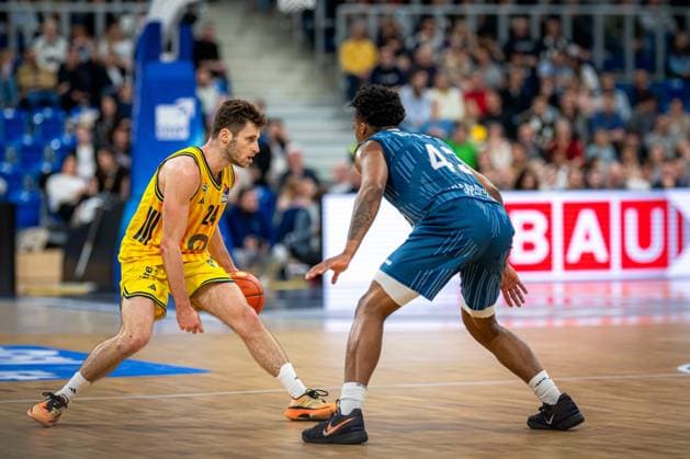 Szene mit 24; Alba Berlin und Eric Reed Jr. (43; MLP Academics Heidelberg) in Aktion easyCredit BBL: MLP Academics Heidelberg – Alba Berlin - 06.03.2026