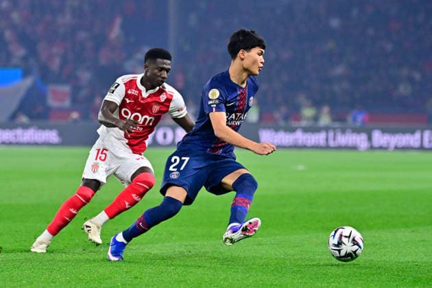 FOOTBALL : PSG vs Monaco - Ligue 1 - 06 03 2026 Pedro Dro Fernandez of Paris Saint Germain and Lamine Camara of Monaco during the Ligue 1 match between Paris Saint Germain and AS Monaco at Parc des Princes on March 06, 2026 in Paris, France. ( Photo by Federico Pestellini PsnewZ ) - ParisFrance  Copyright: xFedericoxPestelinix