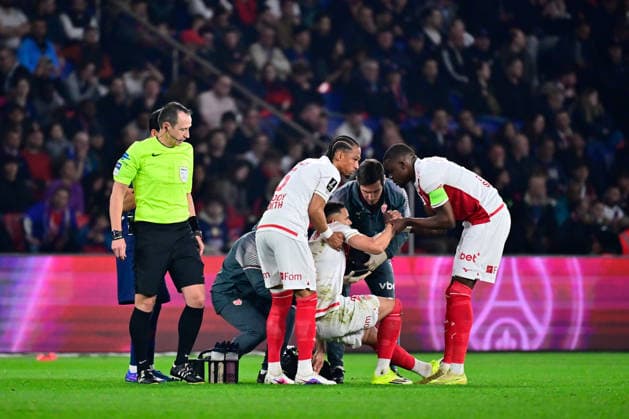 FOOTBALL : PSG vs Monaco - Ligue 1 - 06 03 2026 Vanderson of Monaco injured during the Ligue 1 match between Paris Saint Germain and AS Monaco at Parc des Princes on March 06, 2026 in Paris, France. ( Photo by Federico Pestellini PsnewZ ) - ParisFrance  Copyright: xFedericoxPestelinix