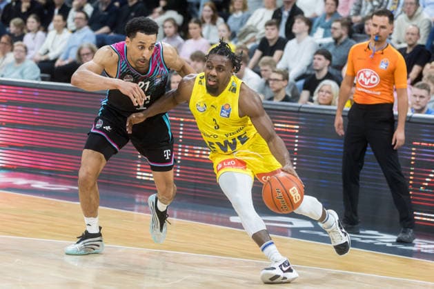 Oldenburg, Niedersachsen, DEU, 06.03.2026, xxxxxxx EWE Baskets Oldenburg vs. Telekom Baskets Bonn. Basketball. 1. Basketball-Bundesliga Saison 2025 2026, 22. Spieltag, Grosse EWE Arena. EWE Baskets Oldenburg vs. Telekom Baskets Bonn