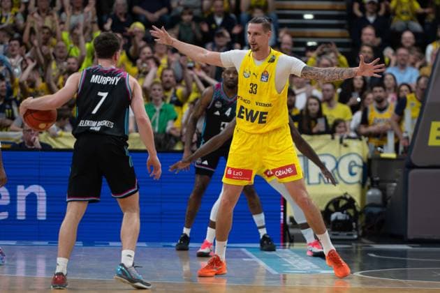 GER, Basketball, easy Credit- BBL, EWE Baskets Oldenburg vs Telekom Baskets Bonn 06.03.2026, EWE Arena, Oldenburg, GER, easy Credit-BBL, EWE Baskets Oldenburg vs Telekom Baskets Bonn, im Bild Tomislav ZUBCIC ( EWE Baskets Oldenburg 33 )