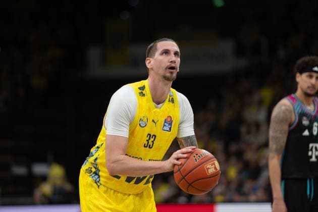 GER, Basketball, easy Credit- BBL, EWE Baskets Oldenburg vs Telekom Baskets Bonn 06.03.2026, EWE Arena, Oldenburg, GER, easy Credit-BBL, EWE Baskets Oldenburg vs Telekom Baskets Bonn, im Bild beim Freiwurf Tomislav ZUBCIC ( EWE Baskets Oldenburg 33 )