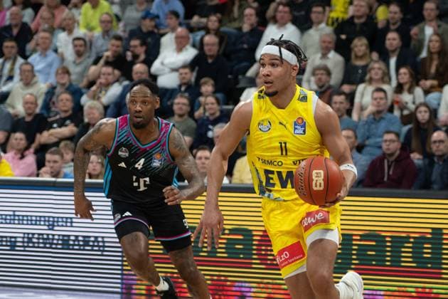 GER, Basketball, easy Credit- BBL, EWE Baskets Oldenburg vs Telekom Baskets Bonn 06.03.2026, EWE Arena, Oldenburg, GER, easy Credit-BBL, EWE Baskets Oldenburg vs Telekom Baskets Bonn, im Bild Nicholas TISCHLER ( EWE Baskets Oldenburg 11 ) Jeff GARRETT JR. ( Telekom Baskets Bonn 4 )