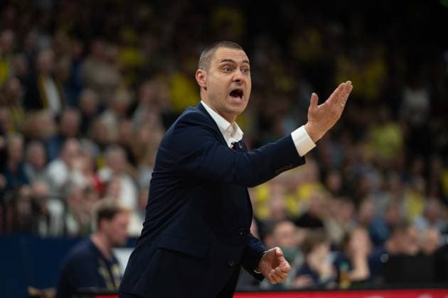 GER, Basketball, easy Credit- BBL, EWE Baskets Oldenburg vs Telekom Baskets Bonn 06.03.2026, EWE Arena, Oldenburg, GER, easy Credit-BBL, EWE Baskets Oldenburg vs Telekom Baskets Bonn, im Bild Marko STANKOVIC ( Telekom Baskets Bonn Headcoach )