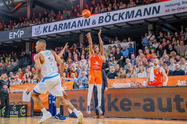 1. Basketball Bundesliga, easyCredit BBL, Saison 2025 2026, Herren, Hauptrunde, 22. Spieltag, 06.03.2026, RASTA Vechta - Science City Jena Malik Parsons ( 3 - RASTA Vechta) beim Jumpshot Vechta RASTA Dome Niedersachsen Deutschland
