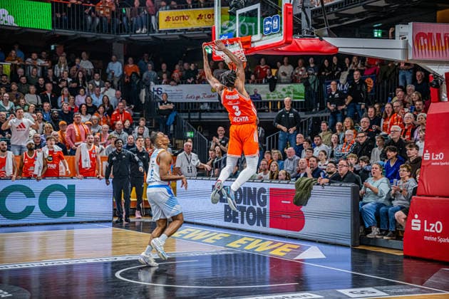 1. Basketball Bundesliga, easyCredit BBL, Saison 2025 2026, Herren, Hauptrunde, 22. Spieltag, 06.03.2026, RASTA Vechta - Science City Jena Malik Parsons ( 3 - RASTA Vechta) beim Dunk Vechta RASTA Dome Niedersachsen Deutschland
