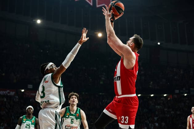Sport Bilder des Tages Olympiacos Piraeus v Panathinaikos AKTOR - Euroleague PIRAEUS, GREECE - MARCH 6: Olympiacos player Nikola Milutinov in action against Panathinaikos player Richaun Holmes during the Euroleague season 2025-26 match between Olympiacos Piraeus and Panathinaikos AKTOR Athens in Peace and Friendship Stadium in Piraeus, Greece on 6 March 2026. Andreas Papakonstantinou Anadolu Piraeus Greece. Editorial use only. Please get in touch for any other usage.  Copyright: x2026xAnadoluxAndreasxPapakonstantinoux