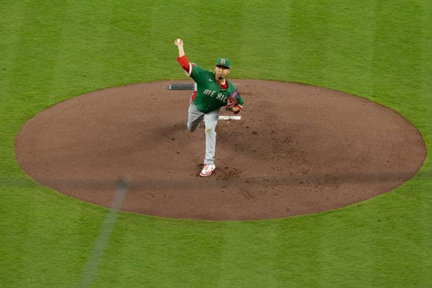 Javier Assad of Mexico throws a pitch during a World Baseball Classic game between Great Britain and Mexico at Daikin Park in Houston, United States, 06 March 2026. World Baseball Classic: Great Britain vs Mexico !ACHTUNG: NUR REDAKTIONELLE NUTZUNG!  Copyright: xCarlosxRamírezx AMDEP1988 20260306-55019617200_1