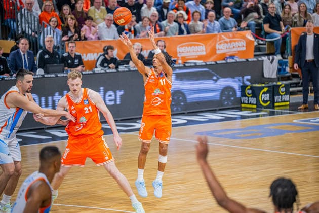 1. Basketball Bundesliga, easyCredit BBL, Saison 2025 2026, Herren, Hauptrunde, 22. Spieltag, 06.03.2026, RASTA Vechta - Science City Jena Alonzo Verge ( 11 - RASTA Vechta) beim Jumpshot Vechta RASTA Dome Niedersachsen Deutschland